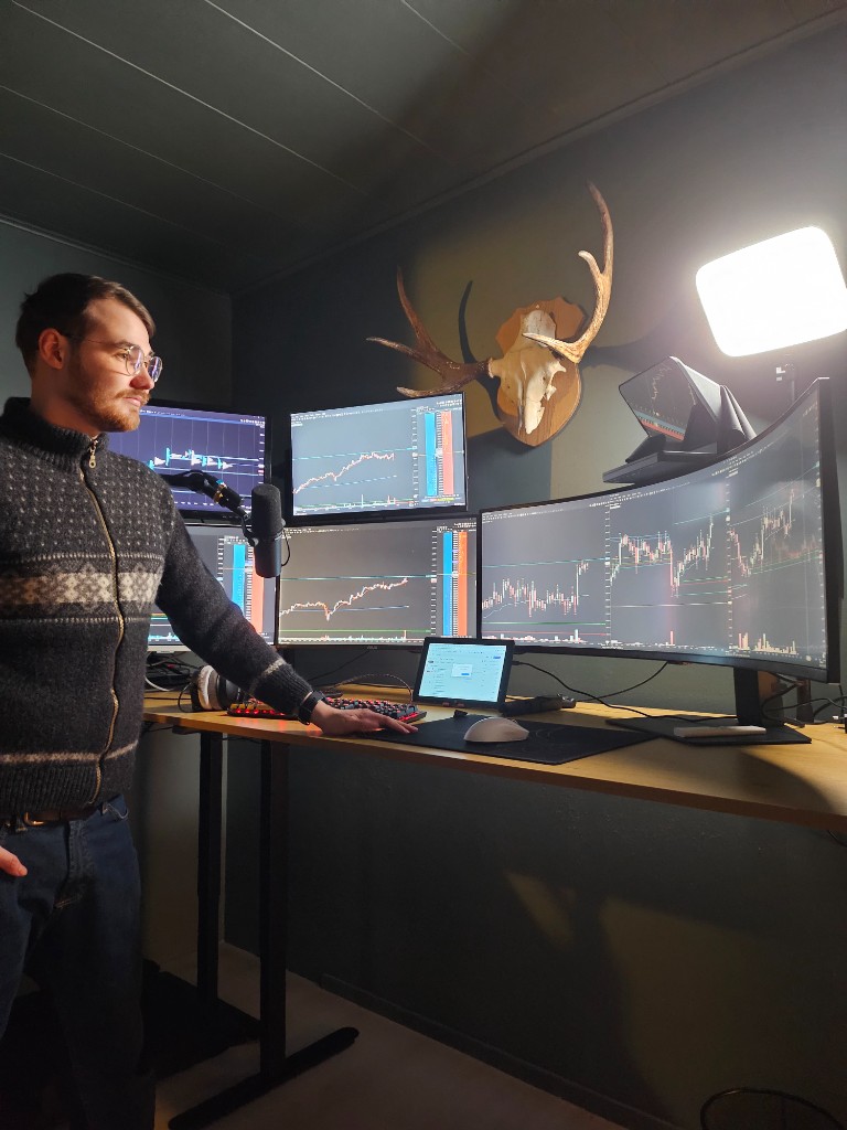 Joakim Jusell at his multi-monitor trading setup